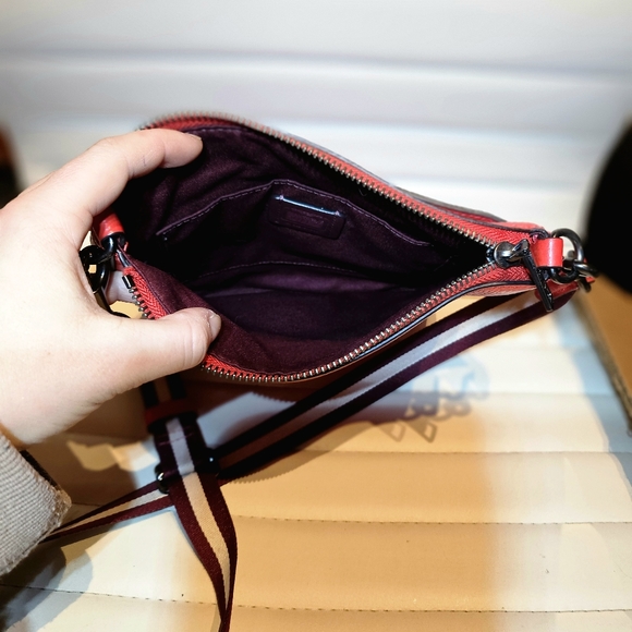 Like New Coach JES Slim Slingpack Purse MIAMI RED Crossbody Horse & Carriage - Picture 2 of 6
